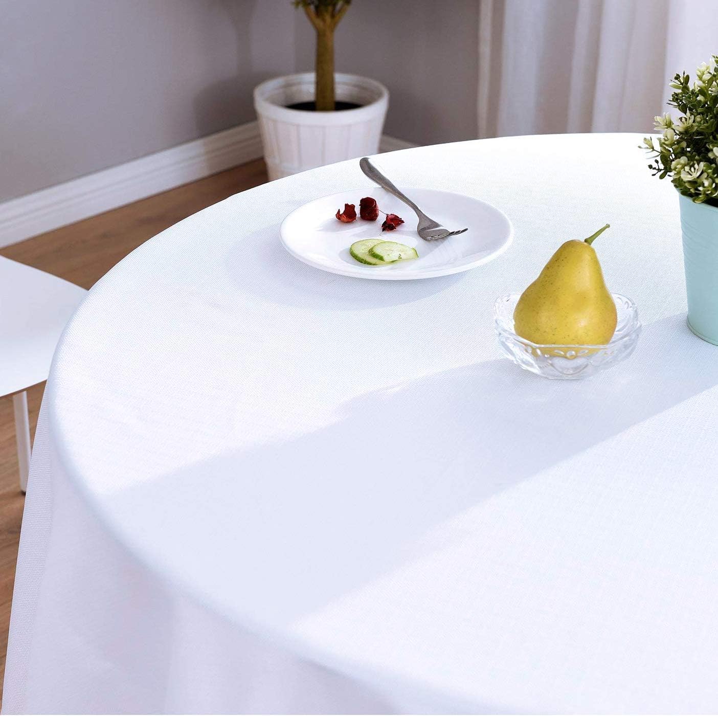 Surmente 132 inch Round tablecloths -5 Pack White Round Table Cloths, Polyester Fabric Table Covers for Weddings, Banquets, or Restaurants