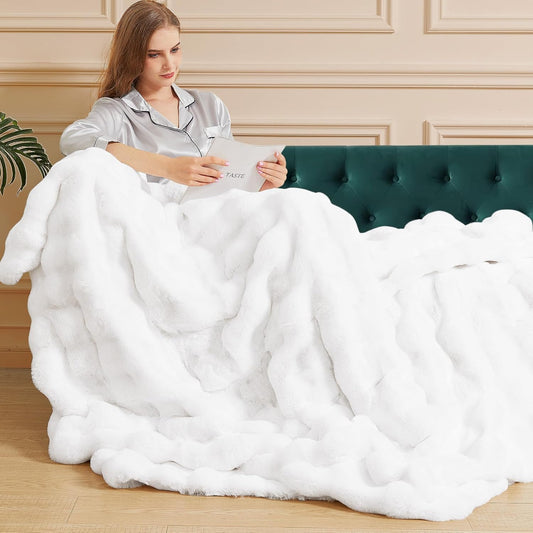 White Soft Twin Fluffy Blanket for Bed Living Room Furry Faux Fur Bed 60x80 Thick Fuzzy Throw Blanket Cozy Home Decor Gifts 860 GSM
