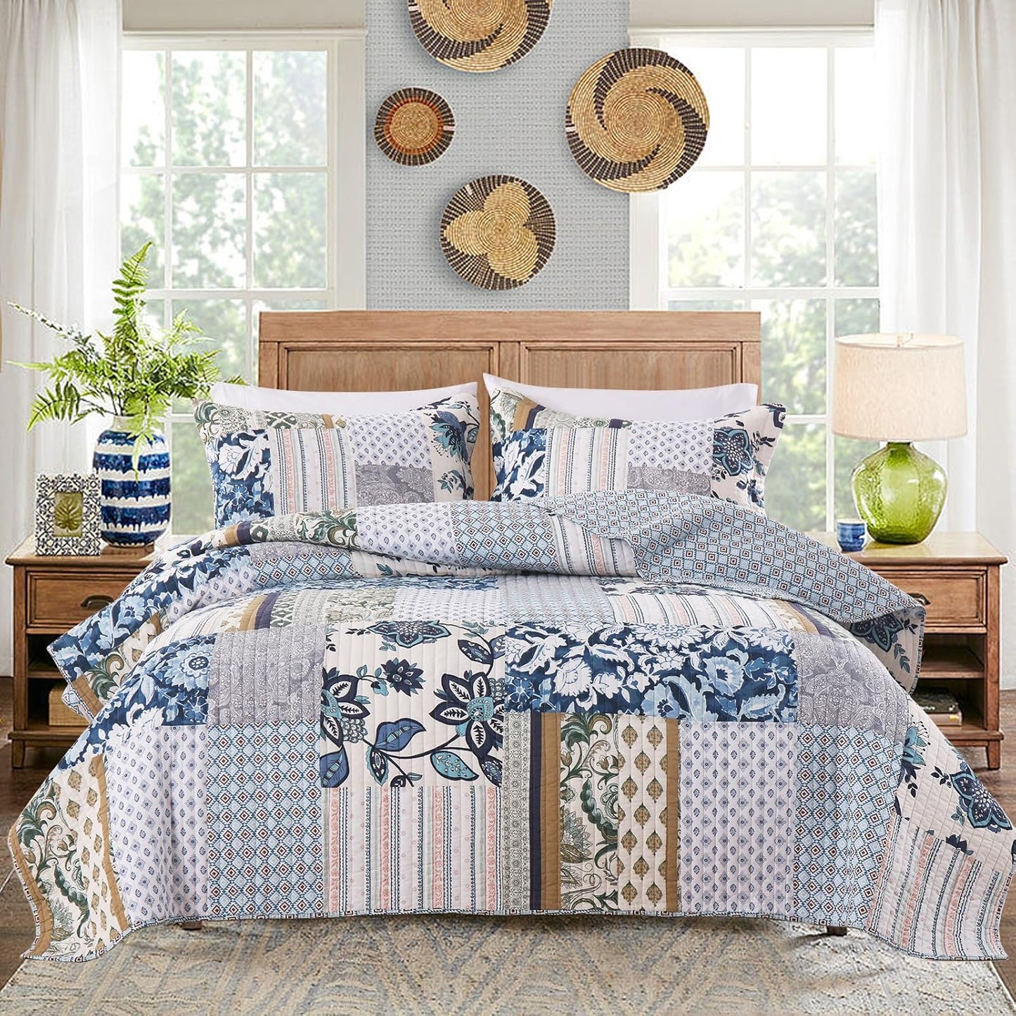 Yvooxny Queen Quilt Set Reversible Quilted Bedspread 3-Piece Lightweight Floral Real Patchwork Coverlet Bedding Set with Pillowcases for All Seasons, 98 * 90 Inches