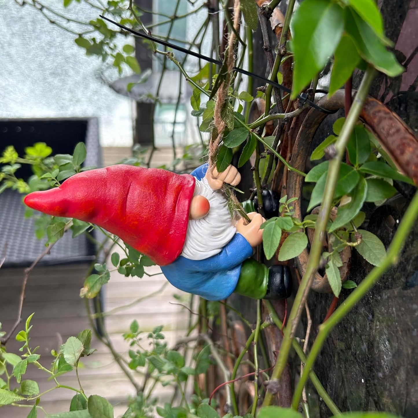 Hanging Gnome Garden Statue Decoration,Climbing Gnomes Statue Figurine Ornament for Indoor Outdoor Home Garden Decor